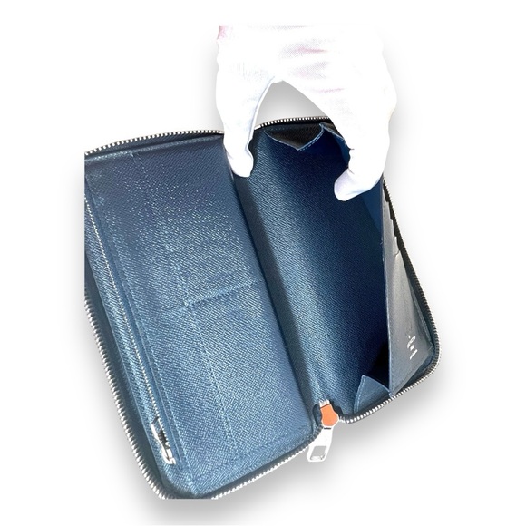 LOUIS VUITTON Navy Blue Credit Card Wallet Brilliant Silver Tone Hardware - Picture 4 of 16